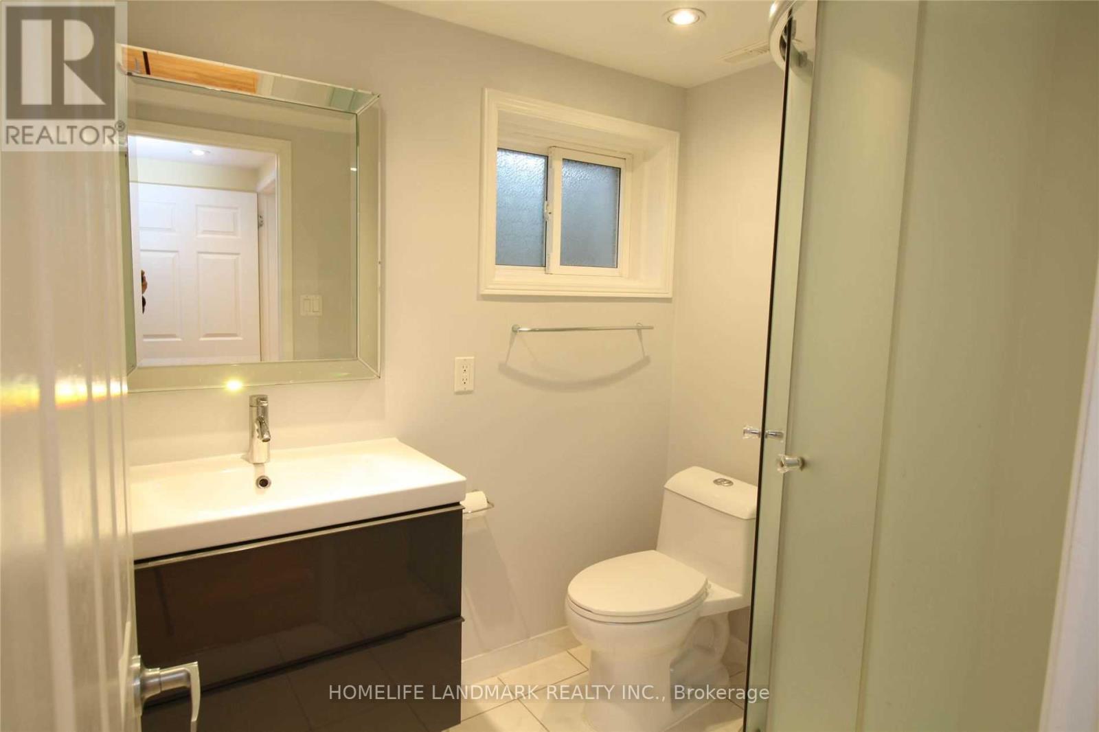 Lower - 21 Marsh Street, Richmond Hill, Ontario L4C 7P2 - Photo 6 - N12498462