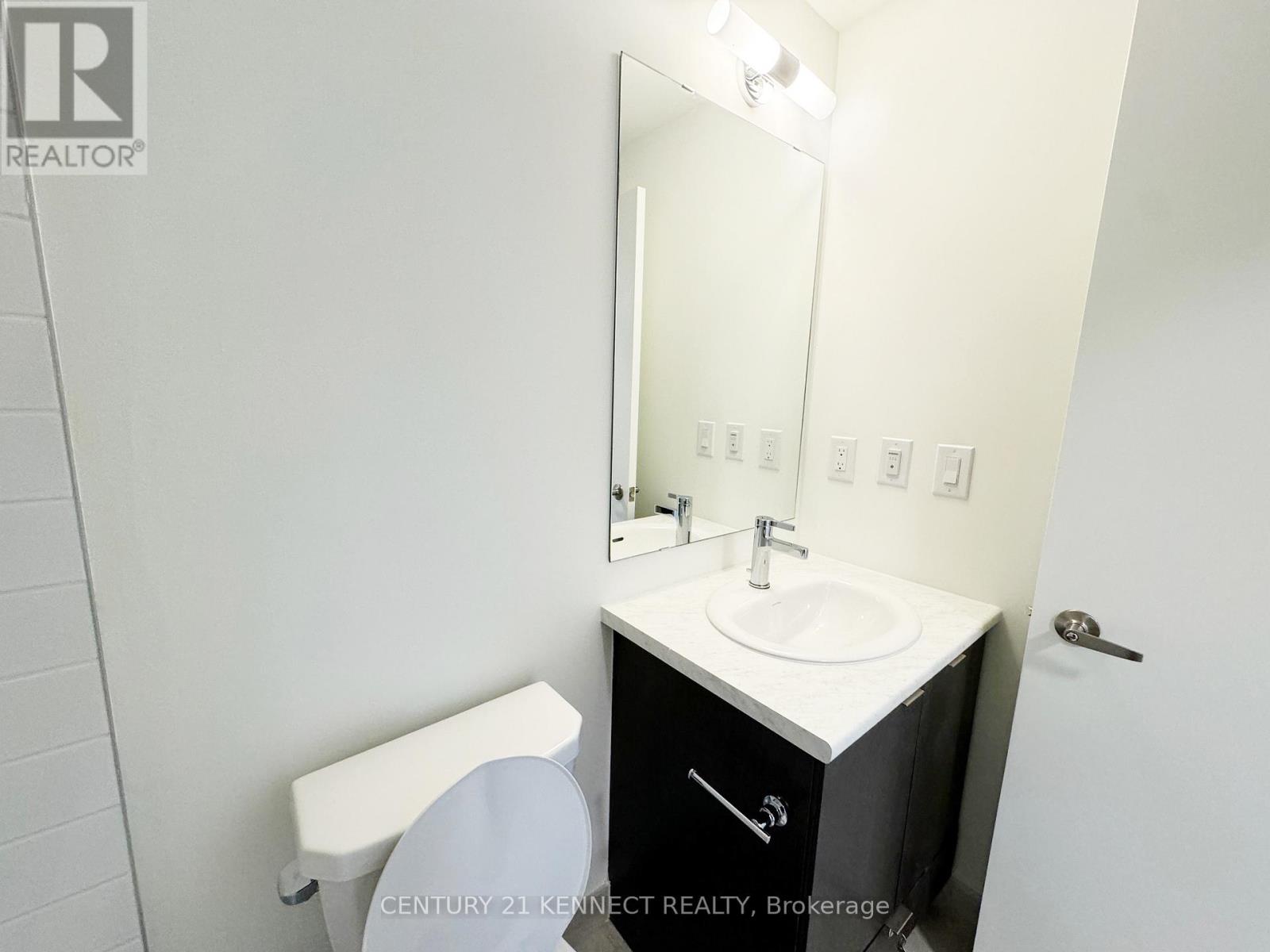 202 - 135 Canon Jackson Drive, Toronto, Ontario  M6M 0C3 - Photo 15 - W12506990