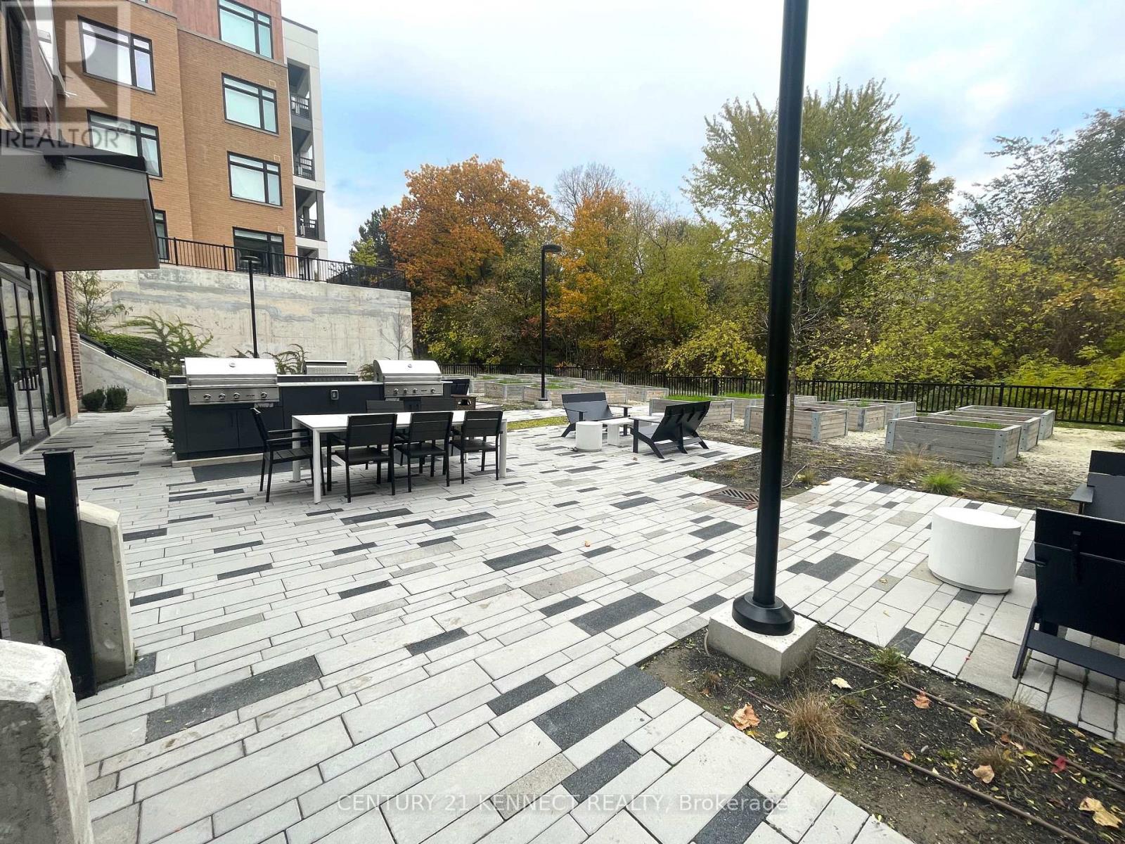 202 - 135 Canon Jackson Drive, Toronto, Ontario  M6M 0C3 - Photo 5 - W12506990