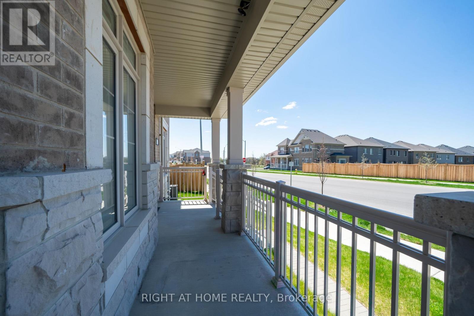 42 Copperhill Hts Drive E, Barrie, Ontario L9J 0C3 - Photo 7 - S12398768