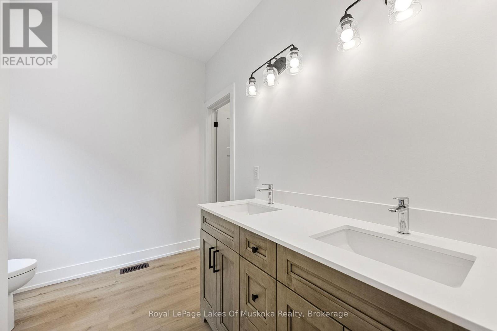 118 Brandon Avenue, Severn (Coldwater), Ontario  L0K 1E0 - Photo 11 - S12512922