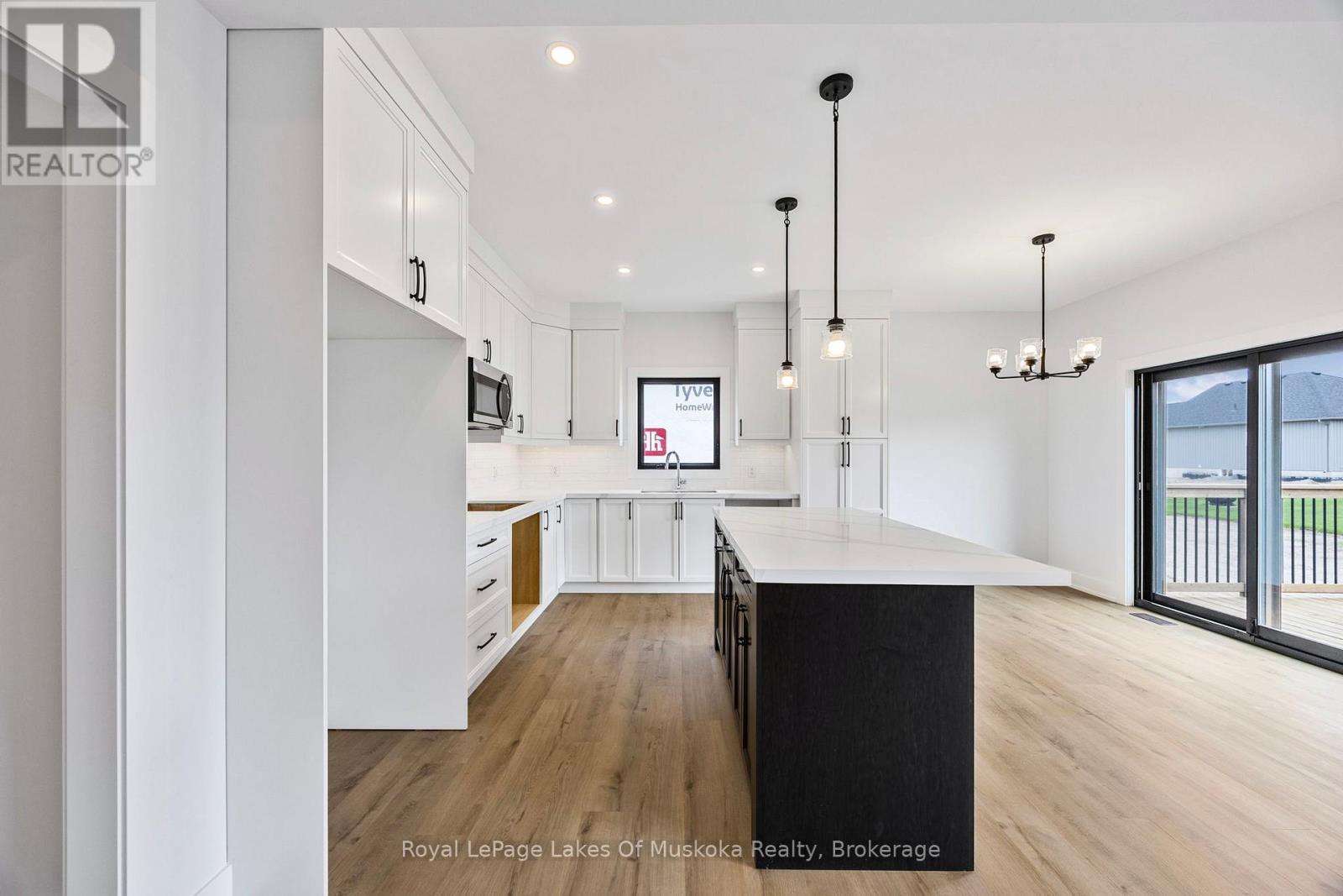 116 Brandon Avenue, Severn (Coldwater), Ontario  L0K 1E0 - Photo 2 - S12512944