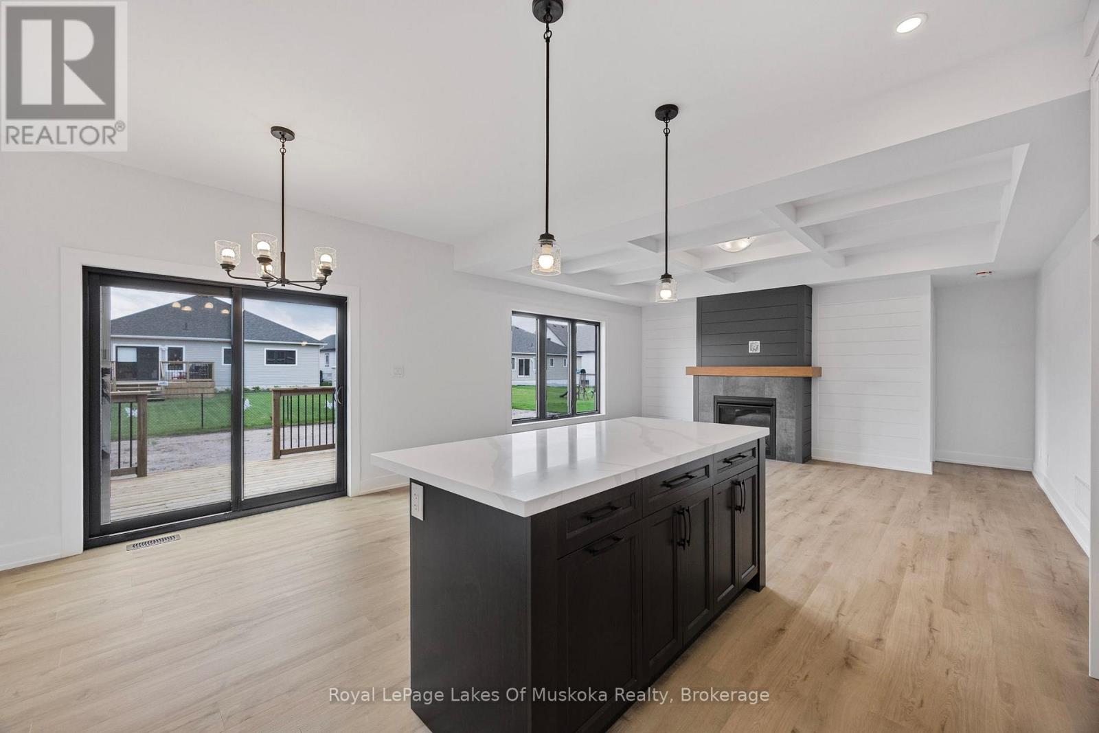 116 Brandon Avenue, Severn (Coldwater), Ontario  L0K 1E0 - Photo 4 - S12512944