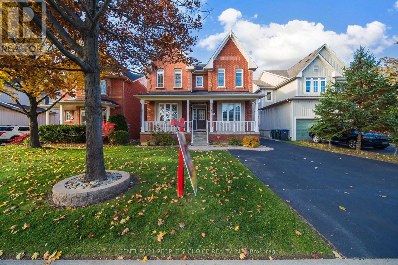 915 Gaslight Way, Mississauga, Ontario  L5W 1A2 - Photo 3 - W12511864