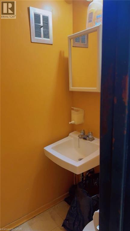 390 Courtland Avenue E, Kitchener, Ontario N2G 2W2 - Photo 5 - 40779320