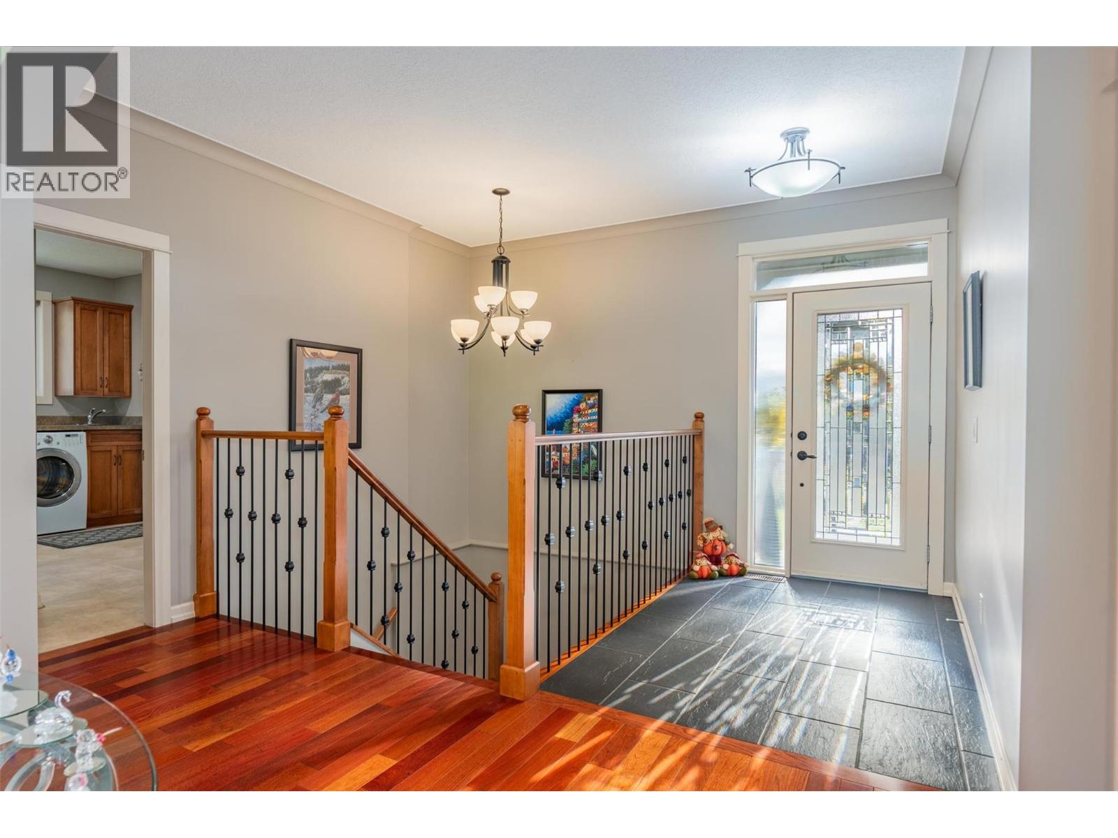 7912 Birchwood Drive, Trail, British Columbia  V1R 4Y4 - Photo 6 - 10366459