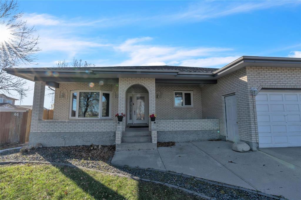 66 Stardust Crescent, Winnipeg, Manitoba  R2P 2H5 - Photo 1 - 202527877