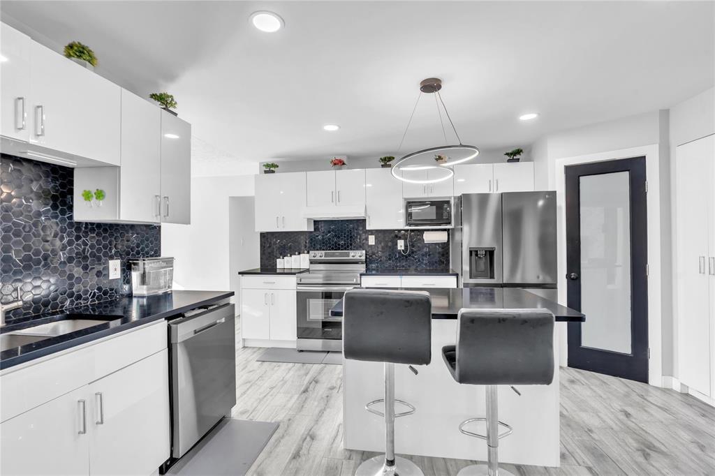 66 Stardust Crescent, Winnipeg, Manitoba  R2P 2H5 - Photo 6 - 202527877