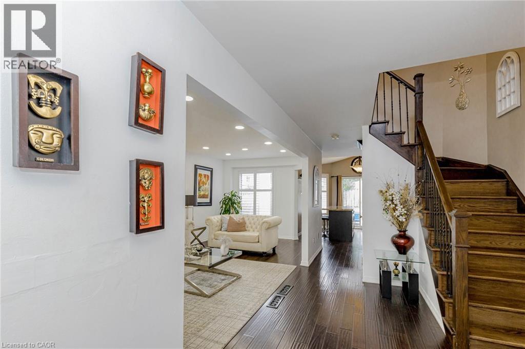 32 Vineberg Drive, Hamilton, Ontario  L9B 2P6 - Photo 5 - 40785457