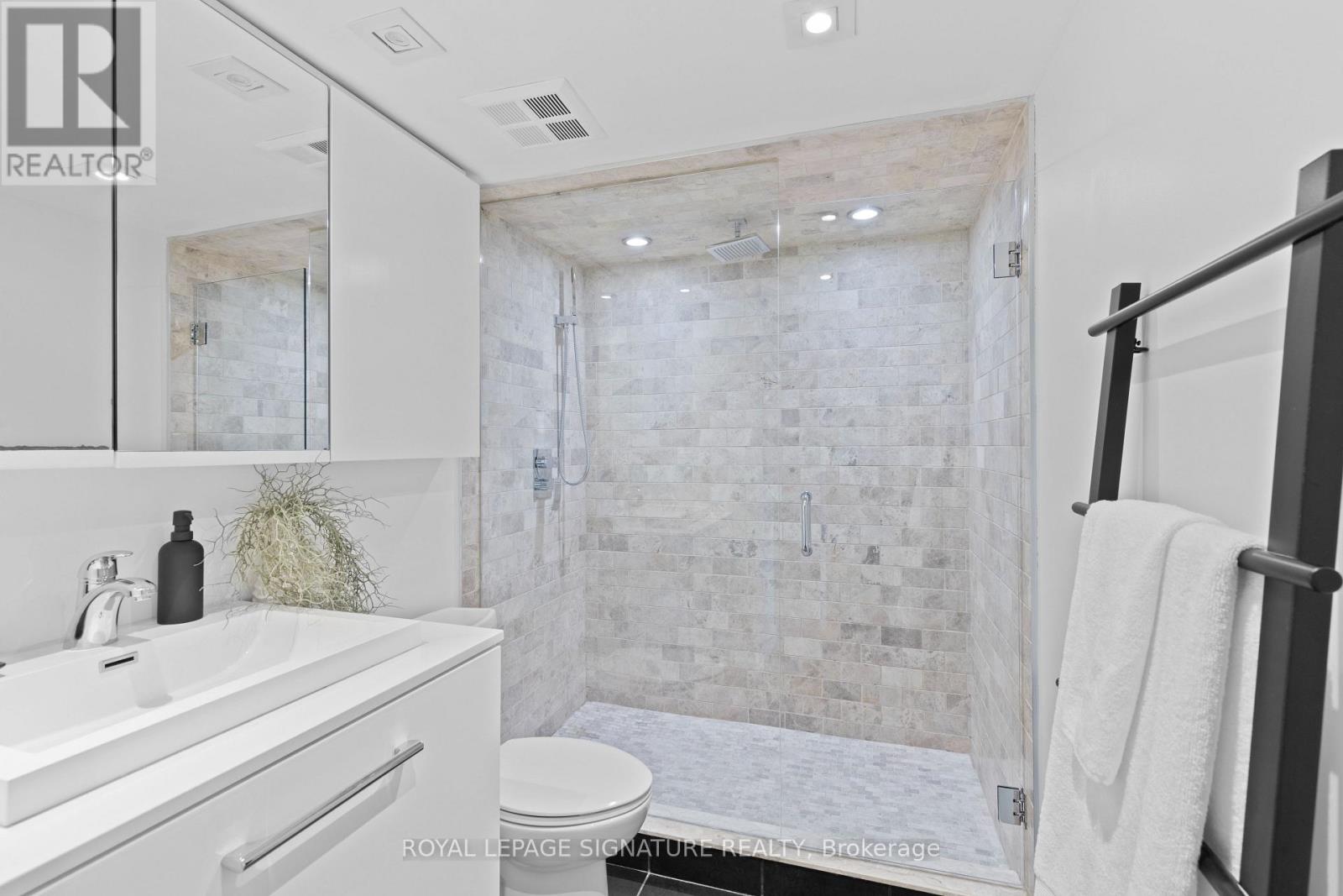 1815 - 1001 Bay Street, Toronto, Ontario  M5S 3A6 - Photo 16 - C12512676