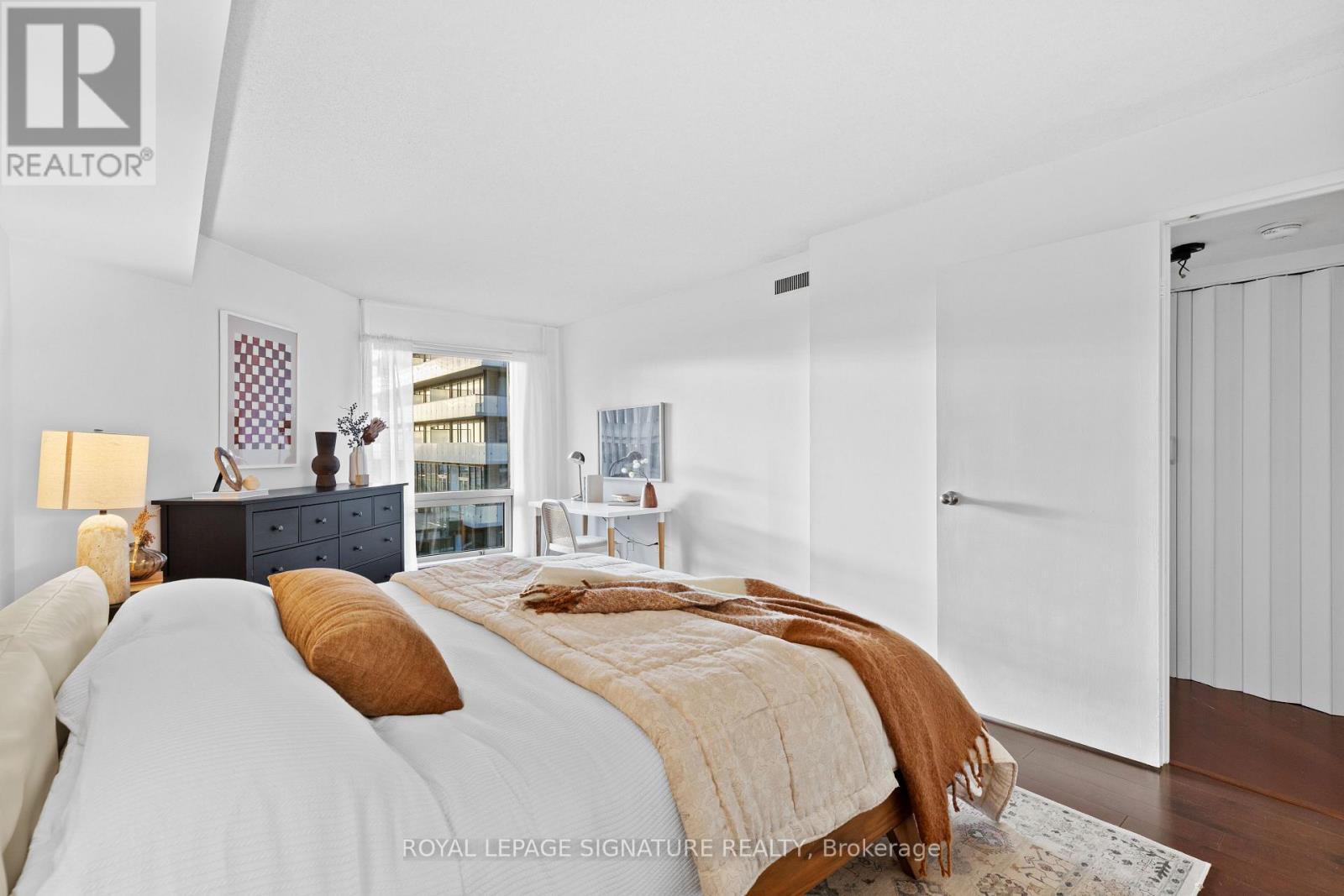 1815 - 1001 Bay Street, Toronto, Ontario  M5S 3A6 - Photo 19 - C12512676