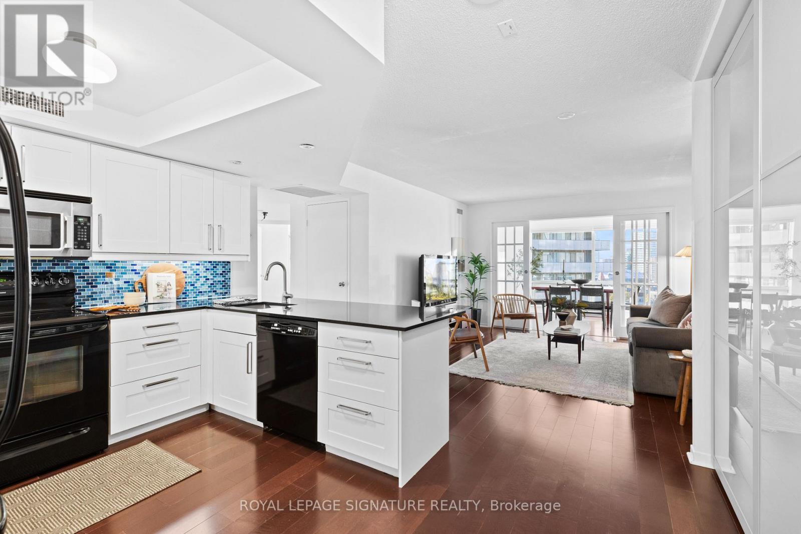 1815 - 1001 Bay Street, Toronto, Ontario  M5S 3A6 - Photo 2 - C12512676