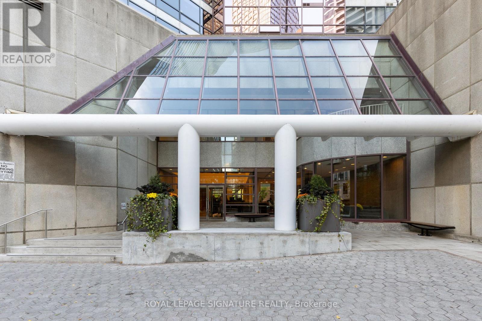 1815 - 1001 Bay Street, Toronto, Ontario  M5S 3A6 - Photo 35 - C12512676