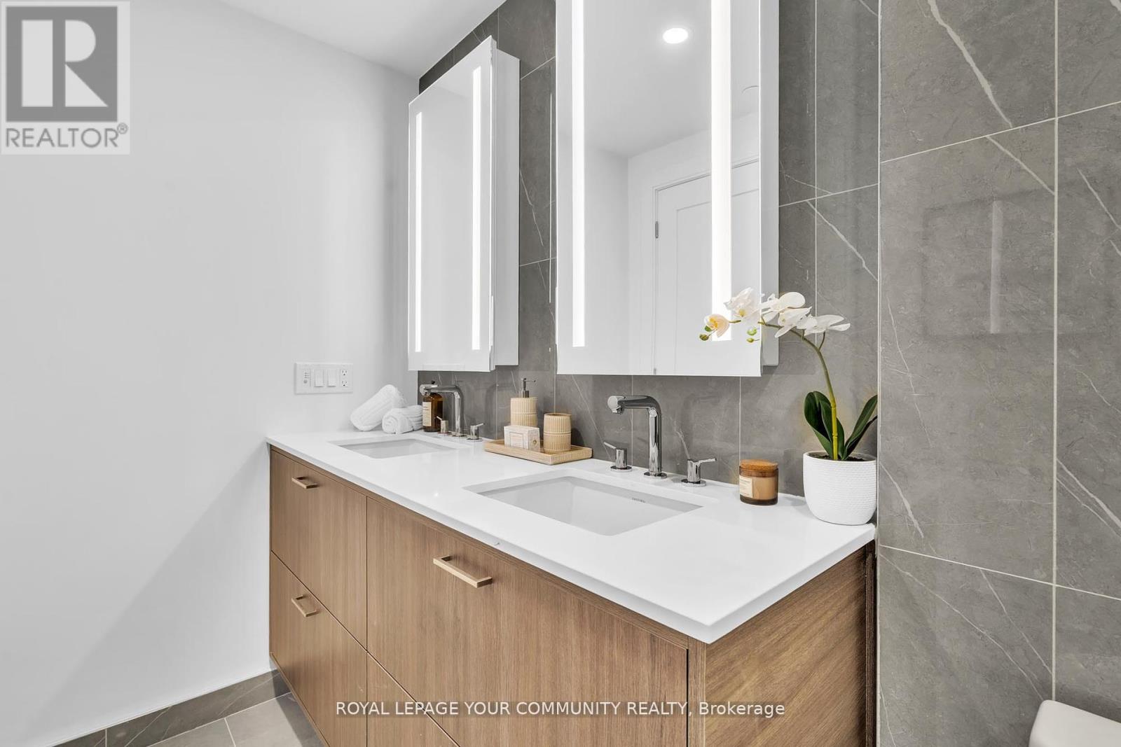 101 - 10 Inn On The Park Drive, Toronto, Ontario  M3C 0P9 - Photo 25 - C12512678