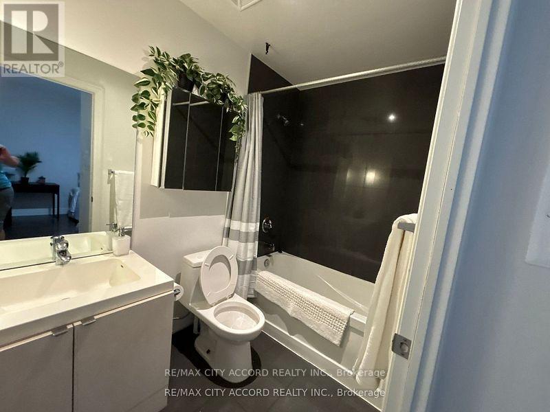 1703 - 8 The Esplanade, Toronto, Ontario  M5E 0A6 - Photo 3 - C12512688