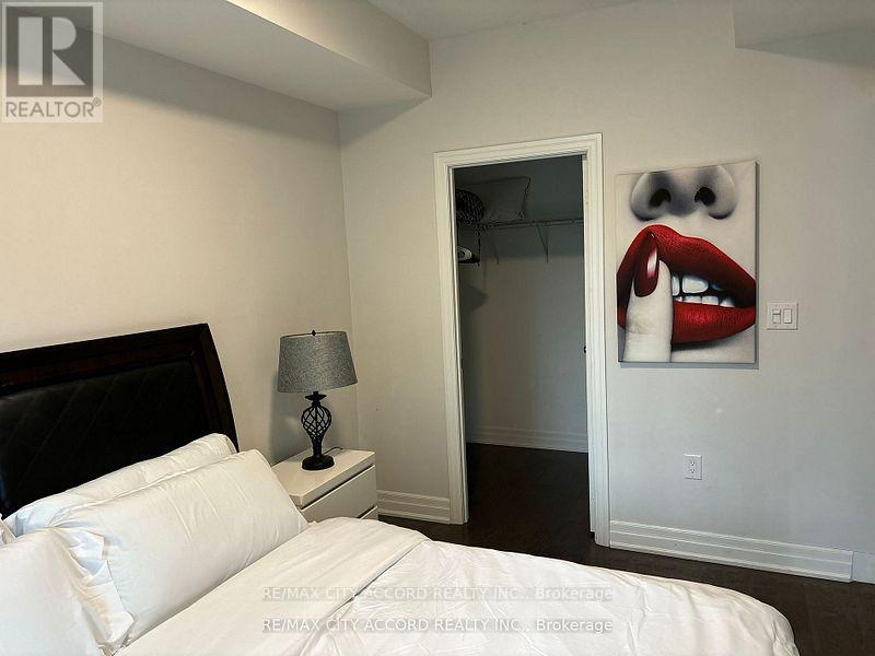 1703 - 8 The Esplanade, Toronto, Ontario  M5E 0A6 - Photo 5 - C12512688