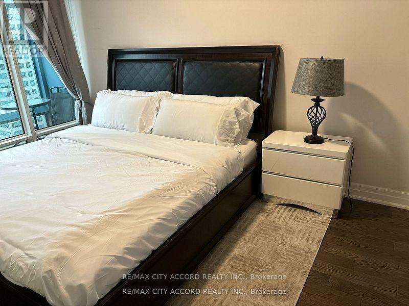 1703 - 8 The Esplanade, Toronto, Ontario  M5E 0A6 - Photo 7 - C12512688