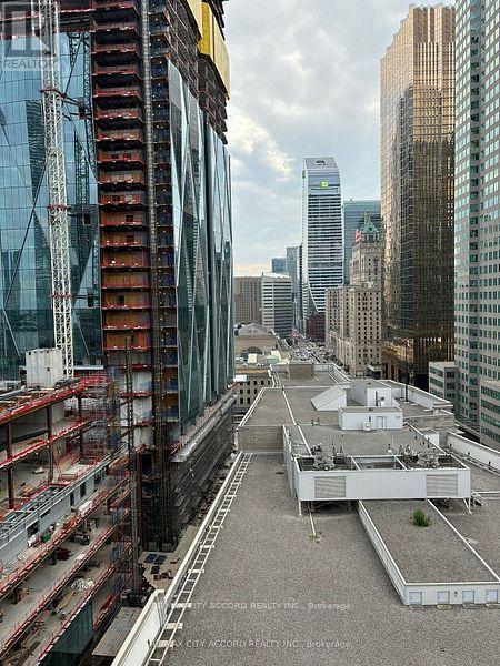 1703 - 8 The Esplanade, Toronto, Ontario  M5E 0A6 - Photo 8 - C12512688