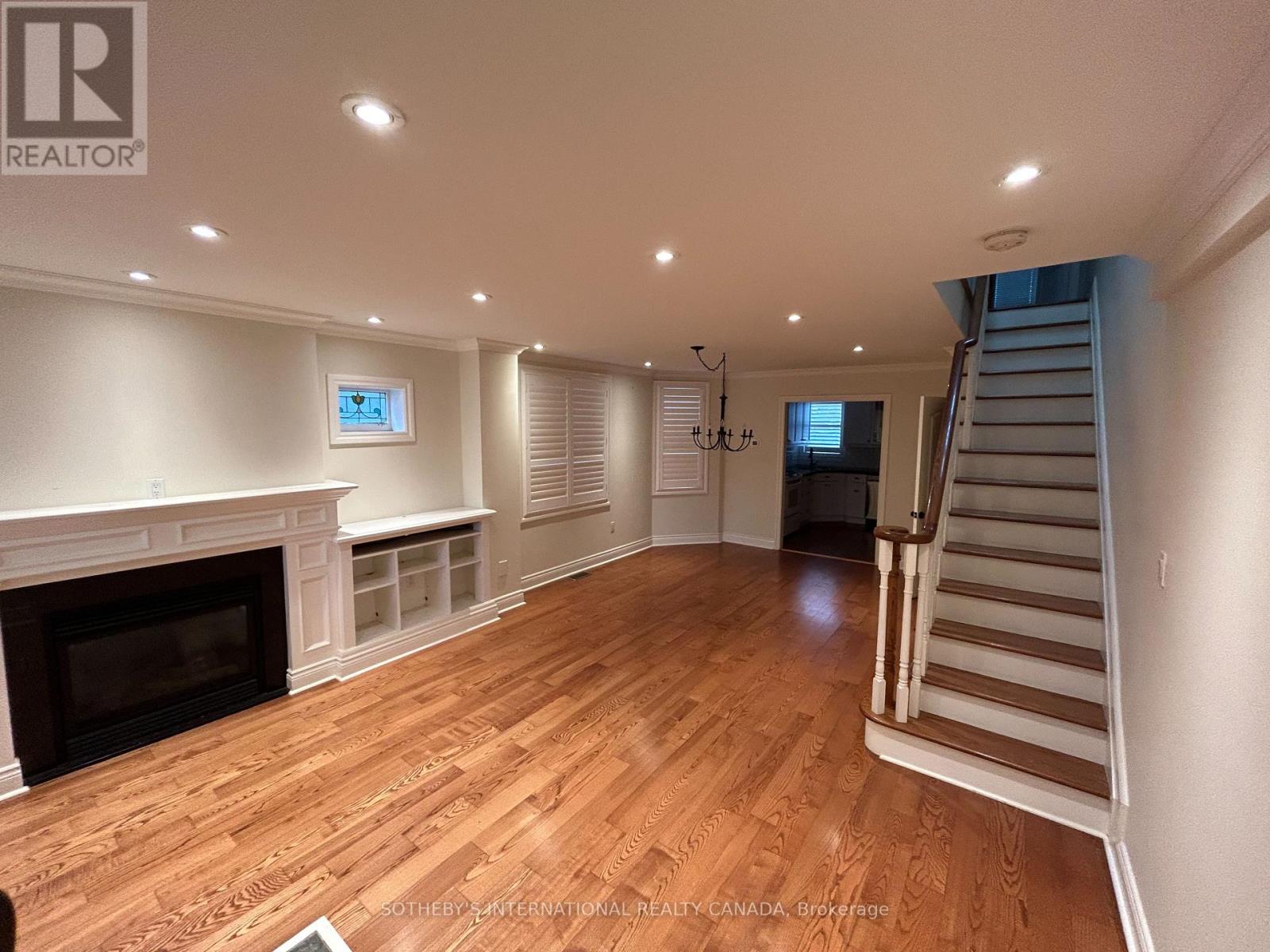 Upper - 15 Castlefield Avenue, Toronto, Ontario  M4R 1G3 - Photo 2 - C12512738