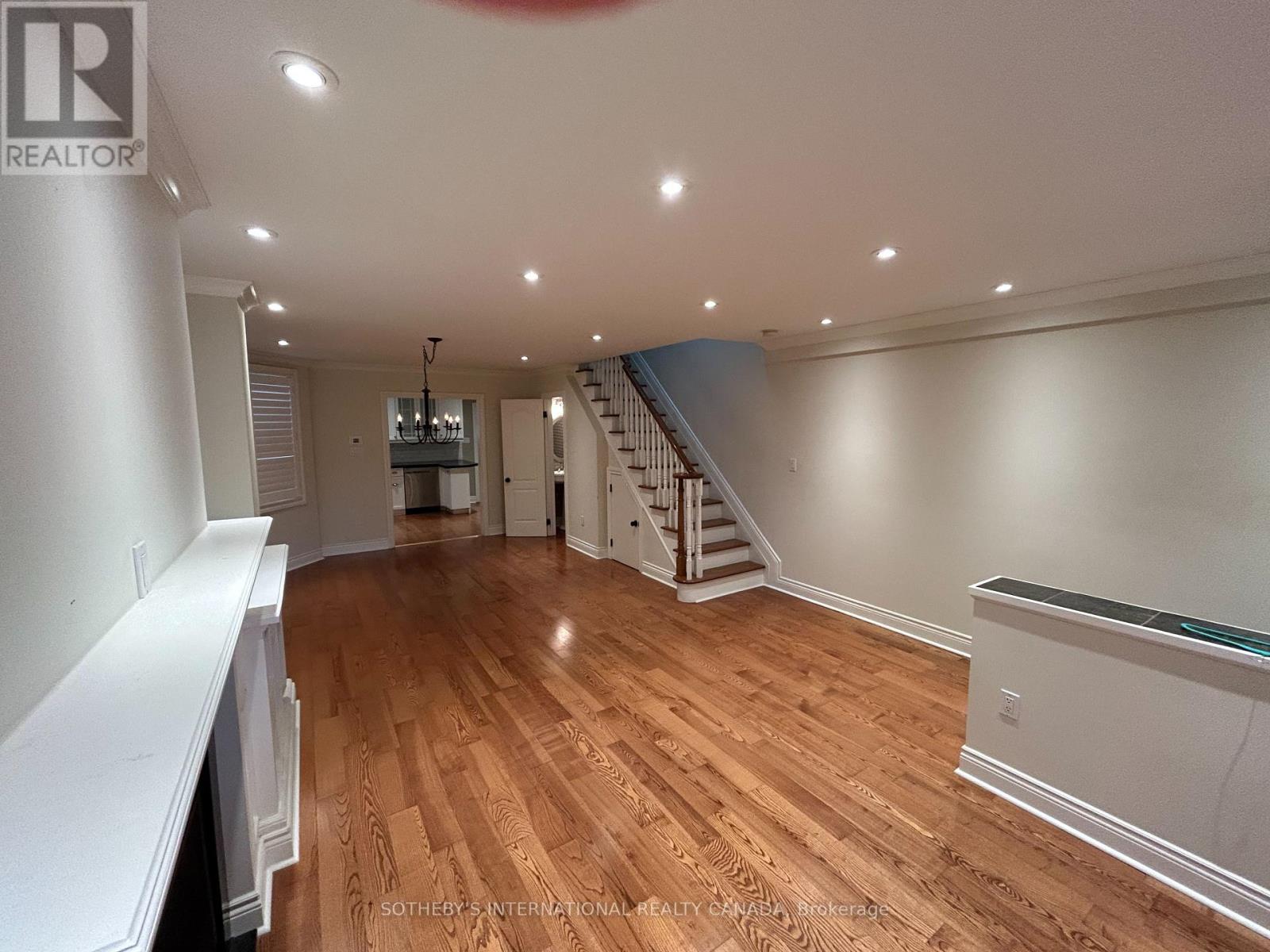 Upper - 15 Castlefield Avenue, Toronto, Ontario  M4R 1G3 - Photo 4 - C12512738