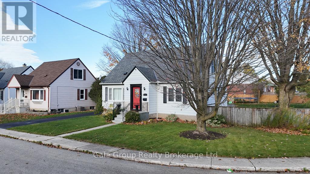 825 MAPLE AVENUE, Woodstock, Ontario