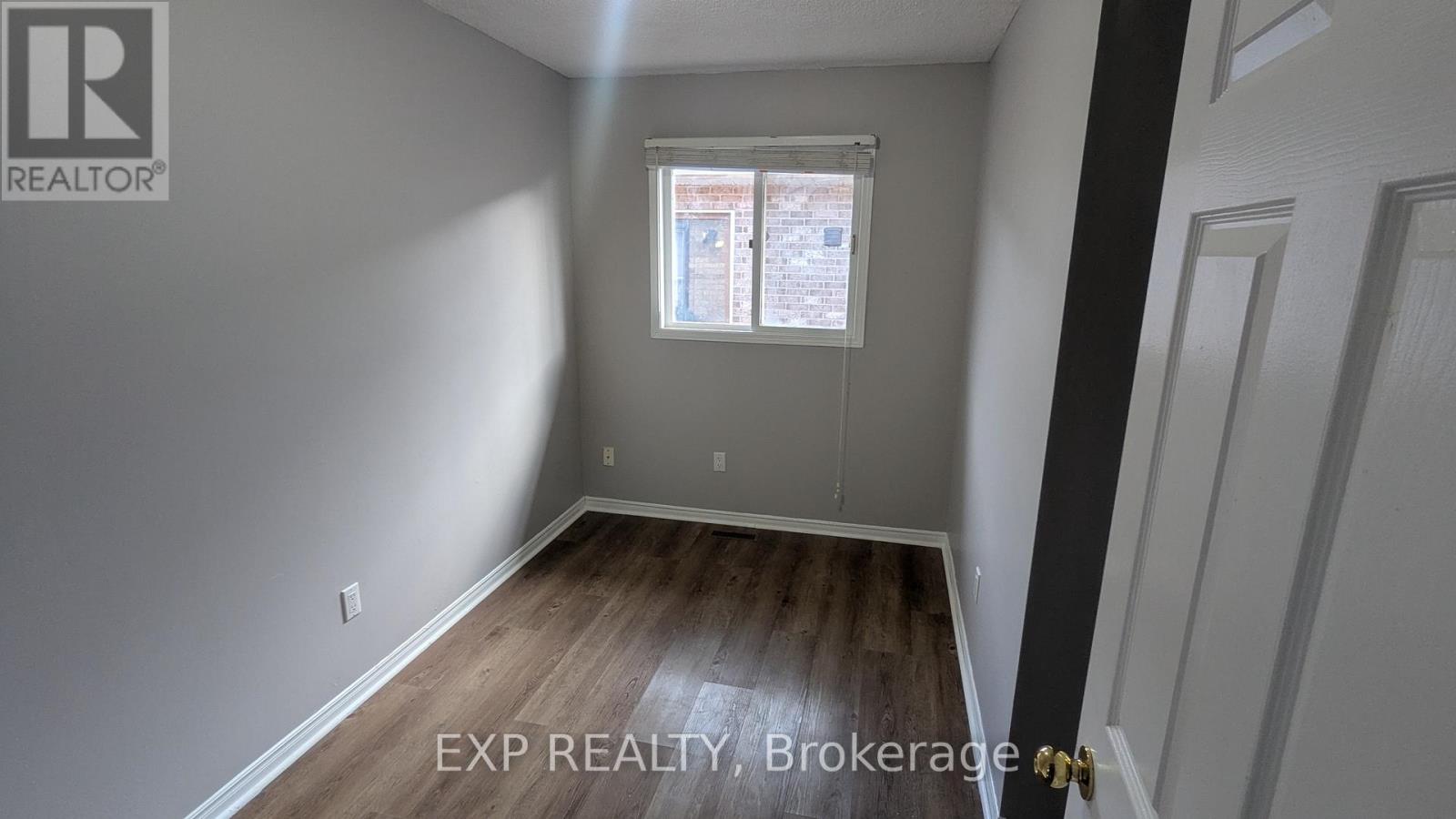 24 Hodgins Avenue, Georgina, Ontario  L4P 3M9 - Photo 11 - N12512734