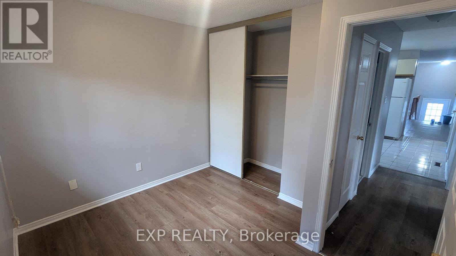 24 Hodgins Avenue, Georgina, Ontario  L4P 3M9 - Photo 13 - N12512734