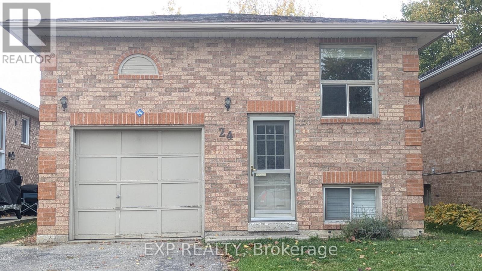 24 Hodgins Avenue, Georgina, Ontario  L4P 3M9 - Photo 14 - N12512734