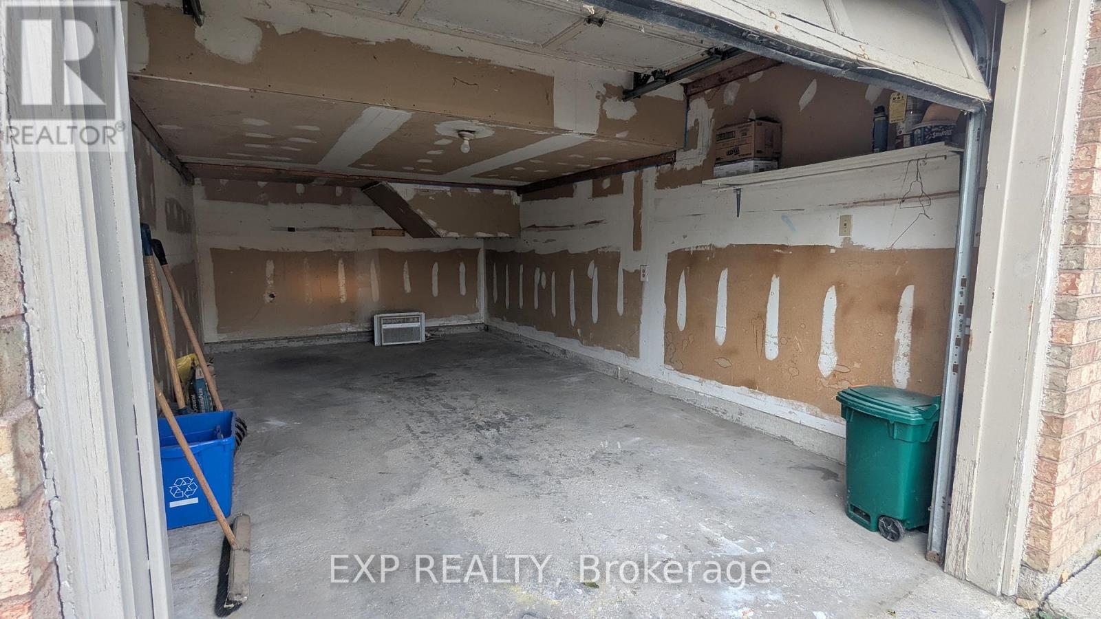 24 Hodgins Avenue, Georgina, Ontario  L4P 3M9 - Photo 16 - N12512734