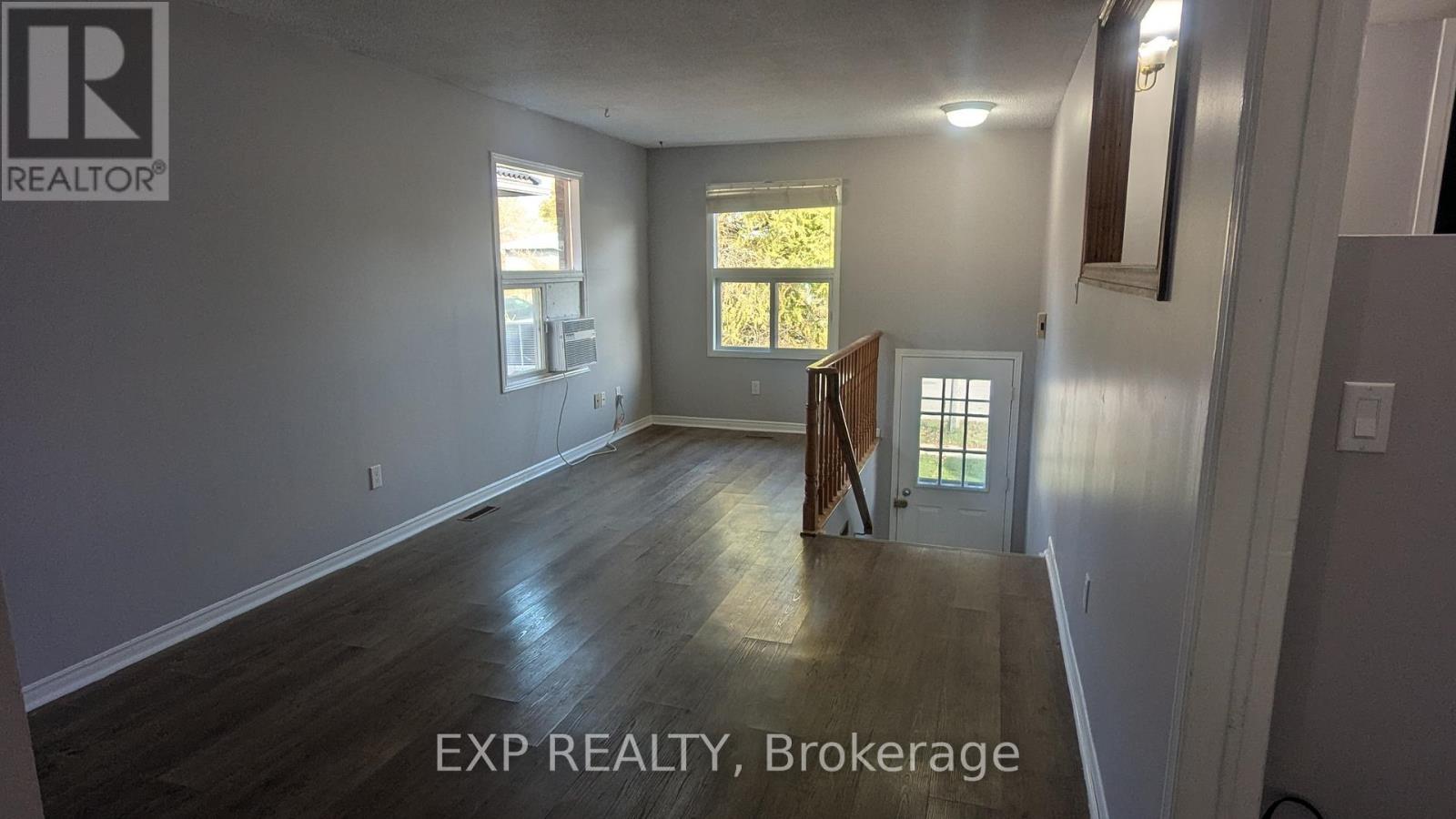 24 Hodgins Avenue, Georgina, Ontario  L4P 3M9 - Photo 2 - N12512734