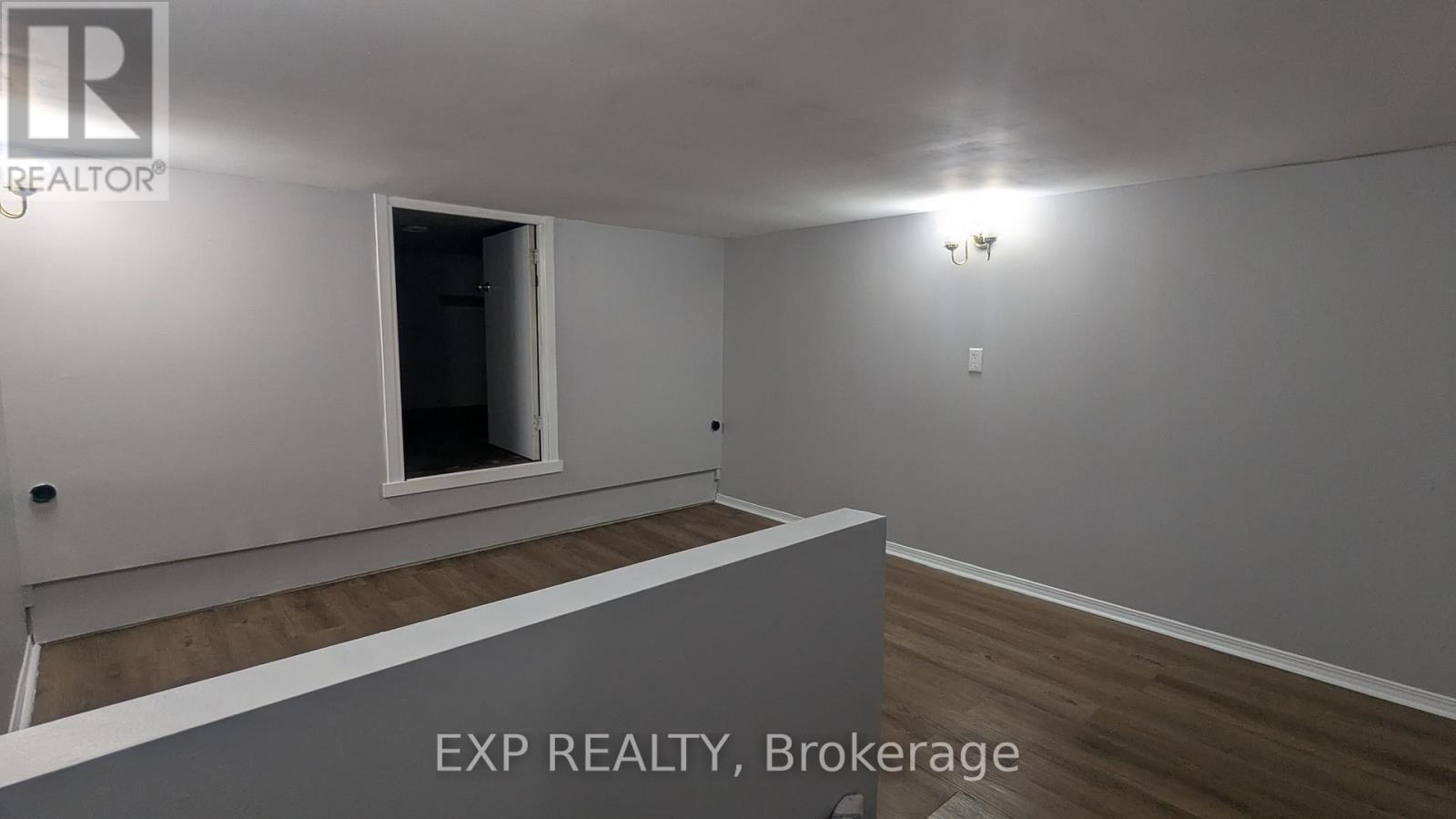 24 Hodgins Avenue, Georgina, Ontario  L4P 3M9 - Photo 4 - N12512734