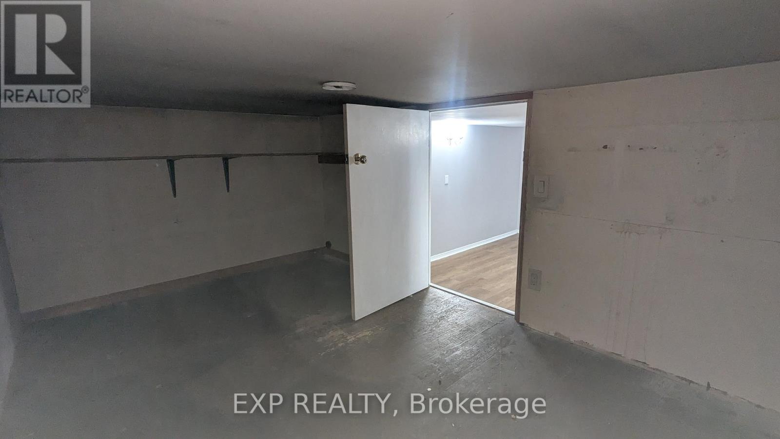 24 Hodgins Avenue, Georgina, Ontario  L4P 3M9 - Photo 5 - N12512734