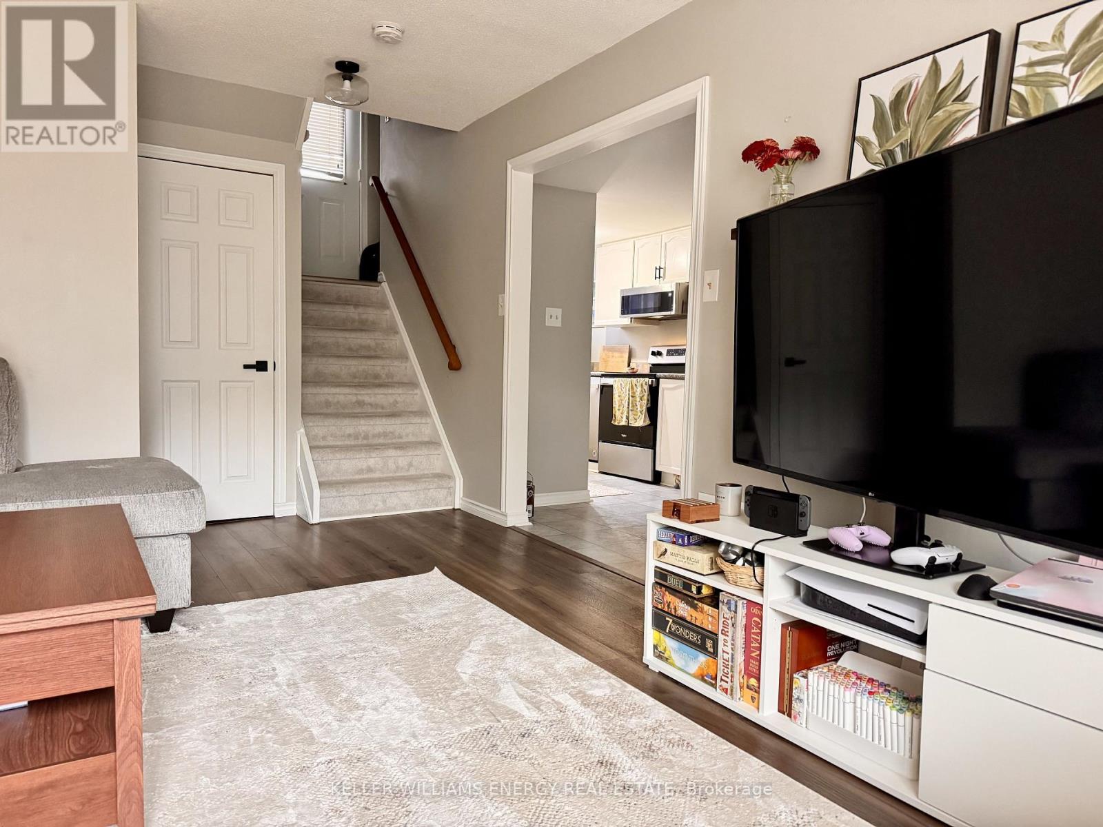 35 Champine Square, Clarington, Ontario L1C 4W1 - Photo 3 - E12512790