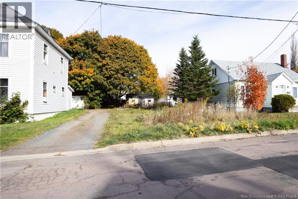 45 Mansfield, Moncton, New Brunswick  E1A 2V8 - Photo 3 - NB129713