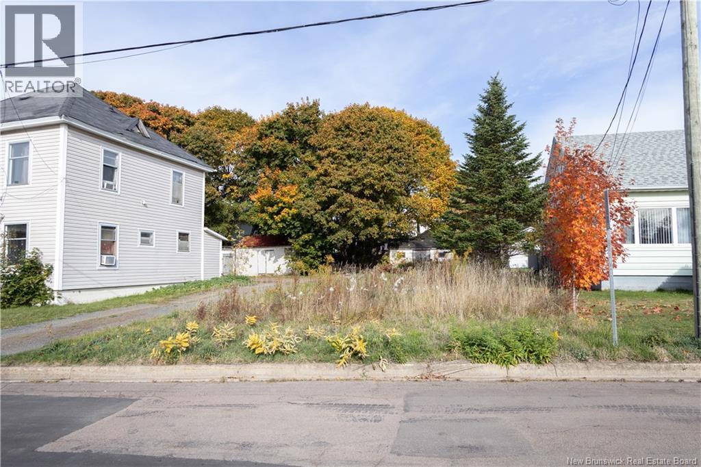 45 Mansfield, Moncton, New Brunswick  E1A 2V8 - Photo 2 - NB129713