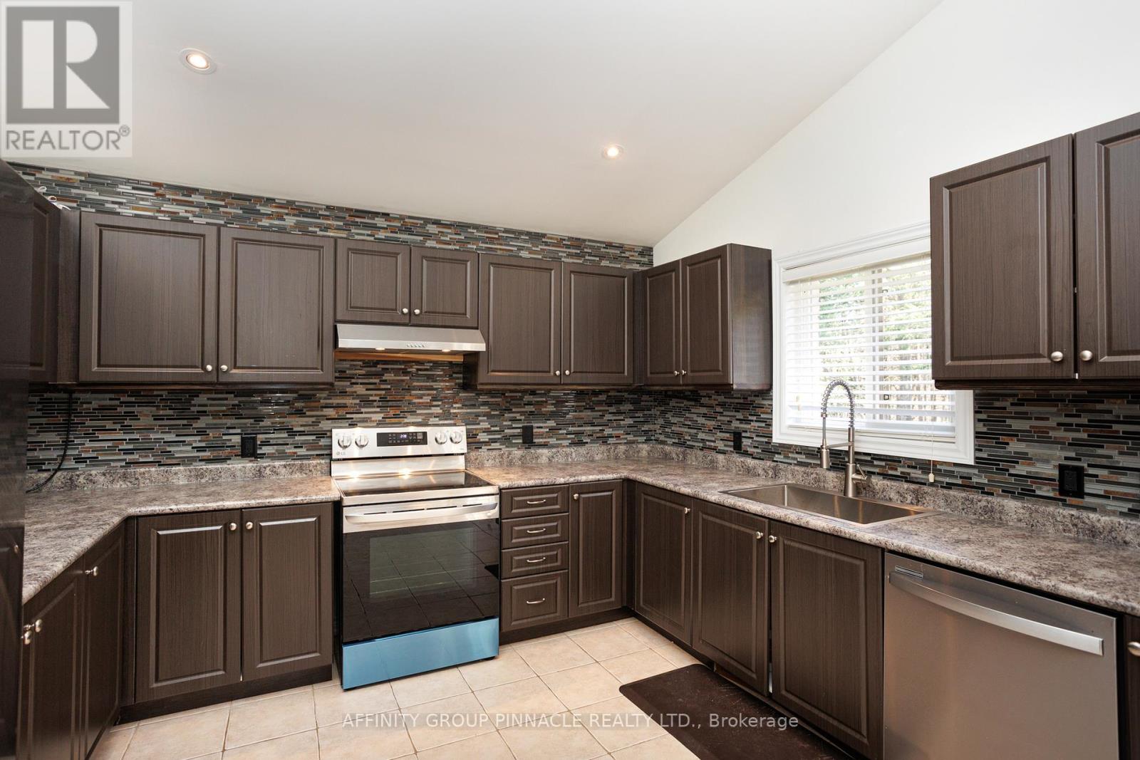 103 Cook Street, Kawartha Lakes, Ontario K9V 0K8 - Photo 21 - X12512822