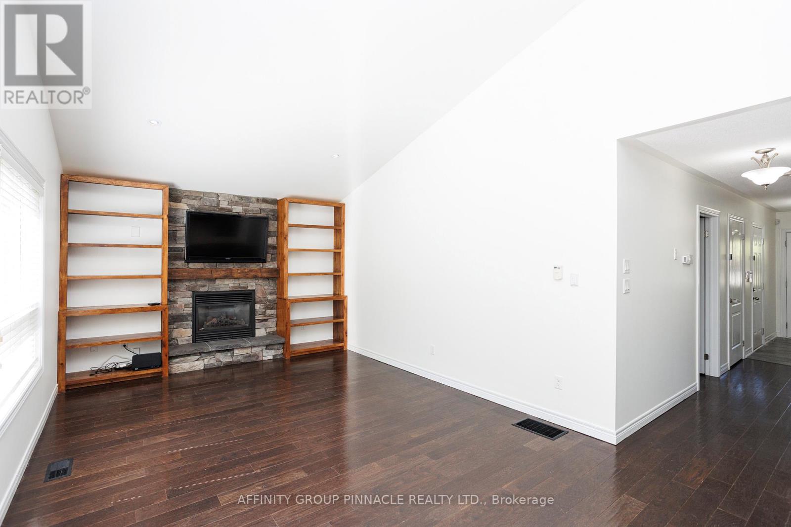 103 Cook Street, Kawartha Lakes, Ontario K9V 0K8 - Photo 25 - X12512822