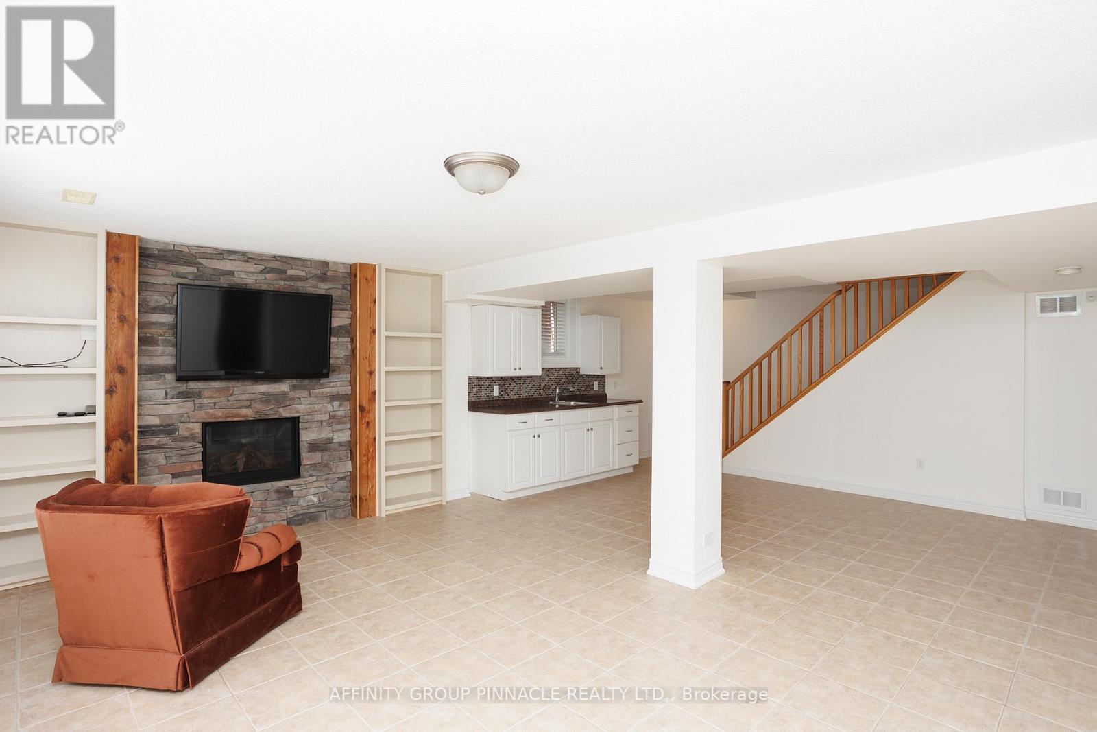 103 Cook Street, Kawartha Lakes, Ontario K9V 0K8 - Photo 34 - X12512822