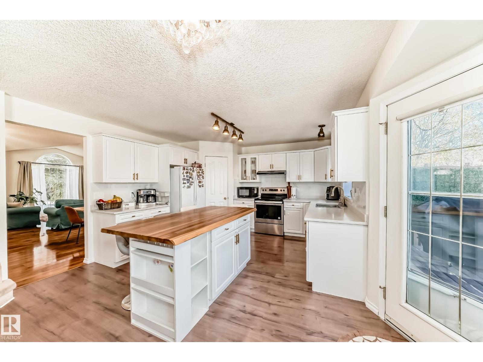 922 Burrows Cr Nw, Edmonton, Alberta  T6R 2L3 - Photo 9 - E4464756