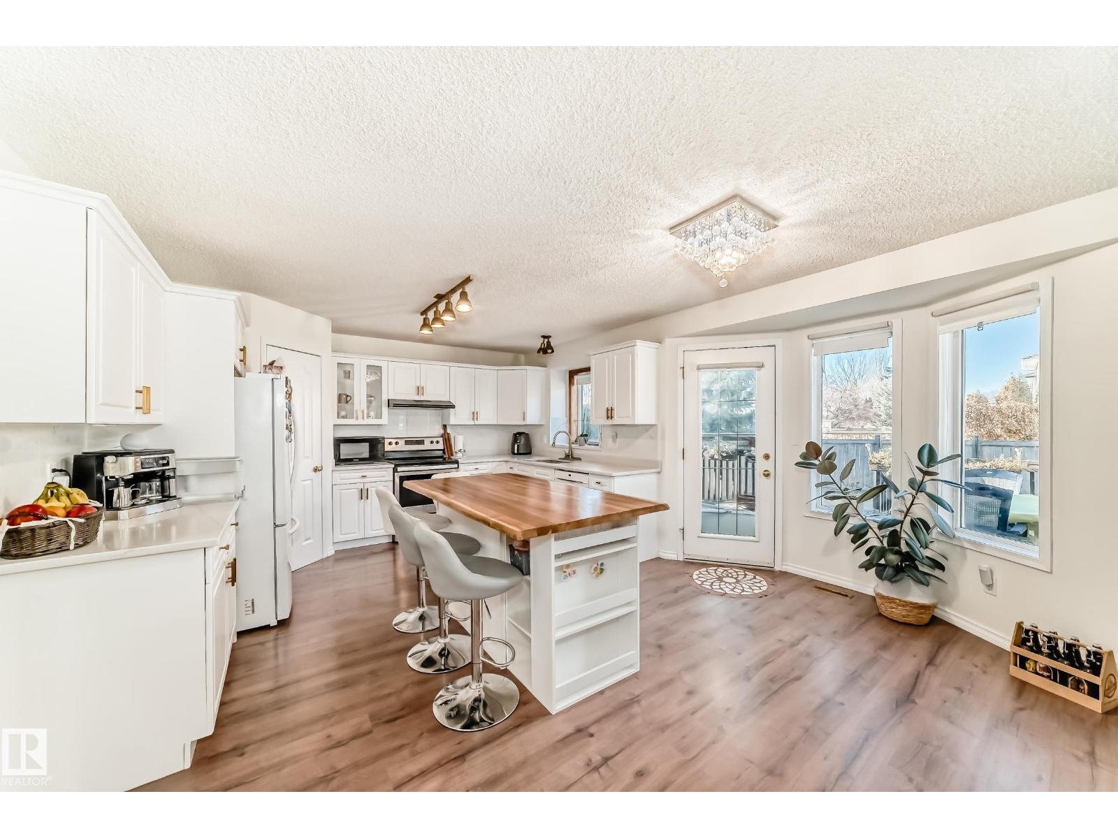 922 Burrows Cr Nw, Edmonton, Alberta  T6R 2L3 - Photo 7 - E4464756