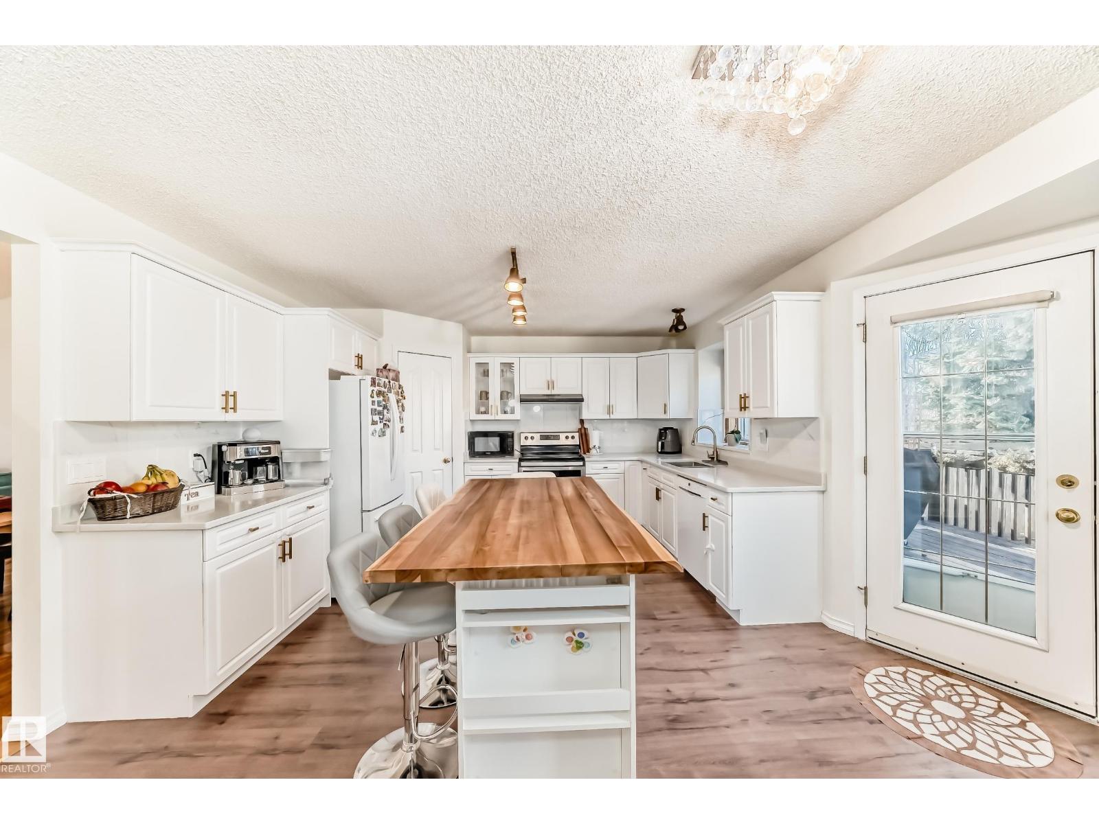 922 Burrows Cr Nw, Edmonton, Alberta  T6R 2L3 - Photo 8 - E4464756