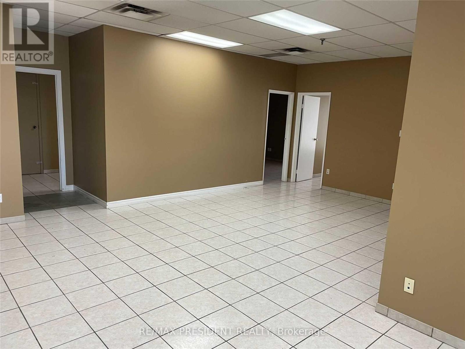 1c - 7175 Tranmere Drive, Mississauga, Ontario  L5S 1N4 - Photo 2 - W12512618