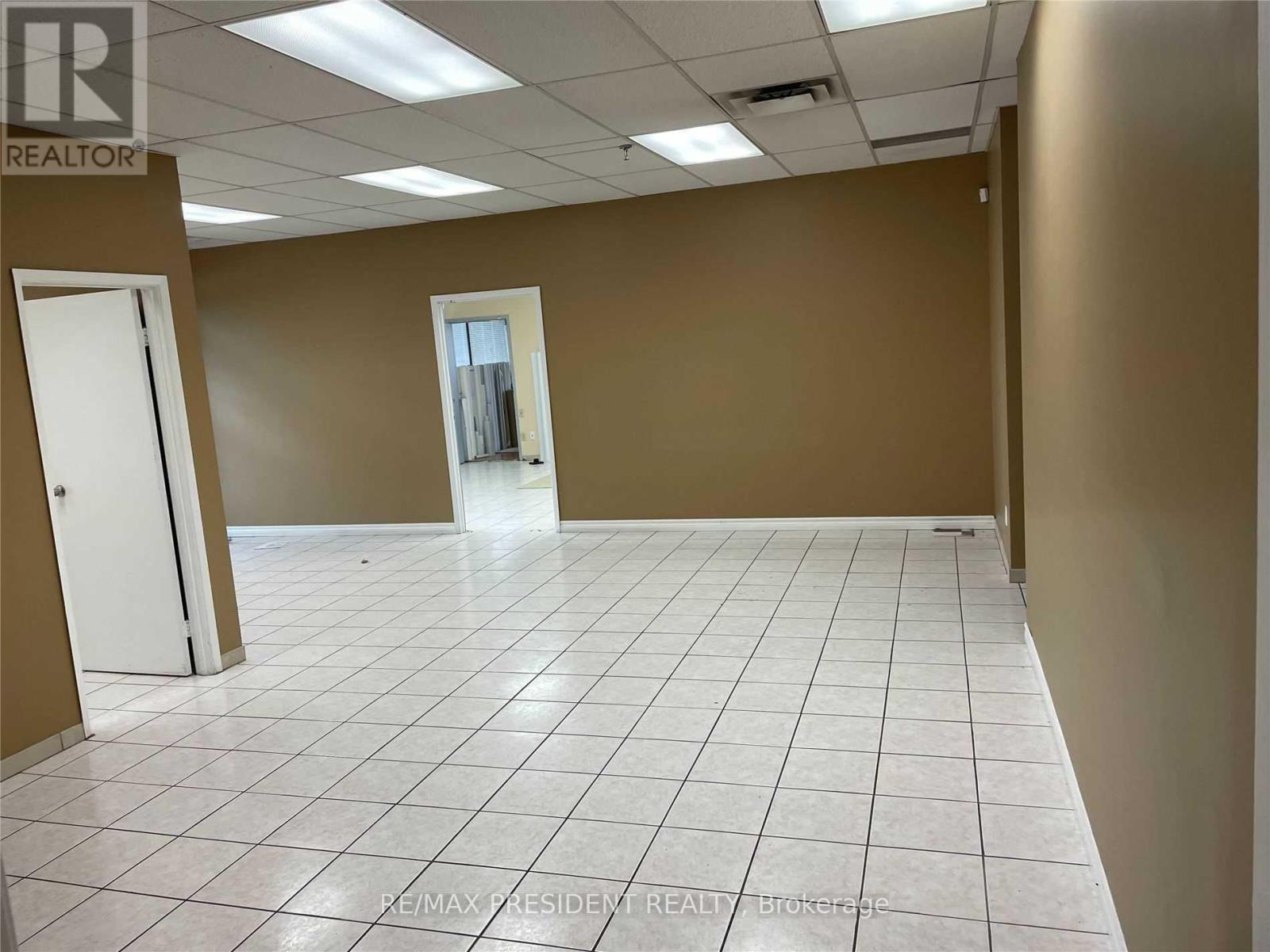 1c - 7175 Tranmere Drive, Mississauga, Ontario  L5S 1N4 - Photo 4 - W12512618