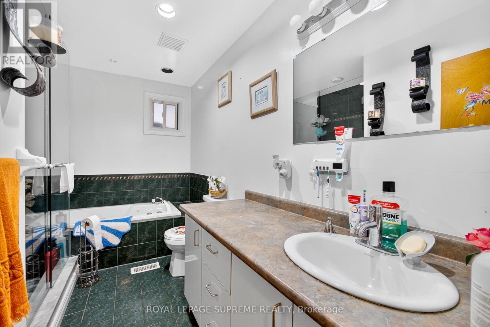 50 Wheelwright Crescent, Toronto, Ontario  M3N 1V3 - Photo 13 - W12512672