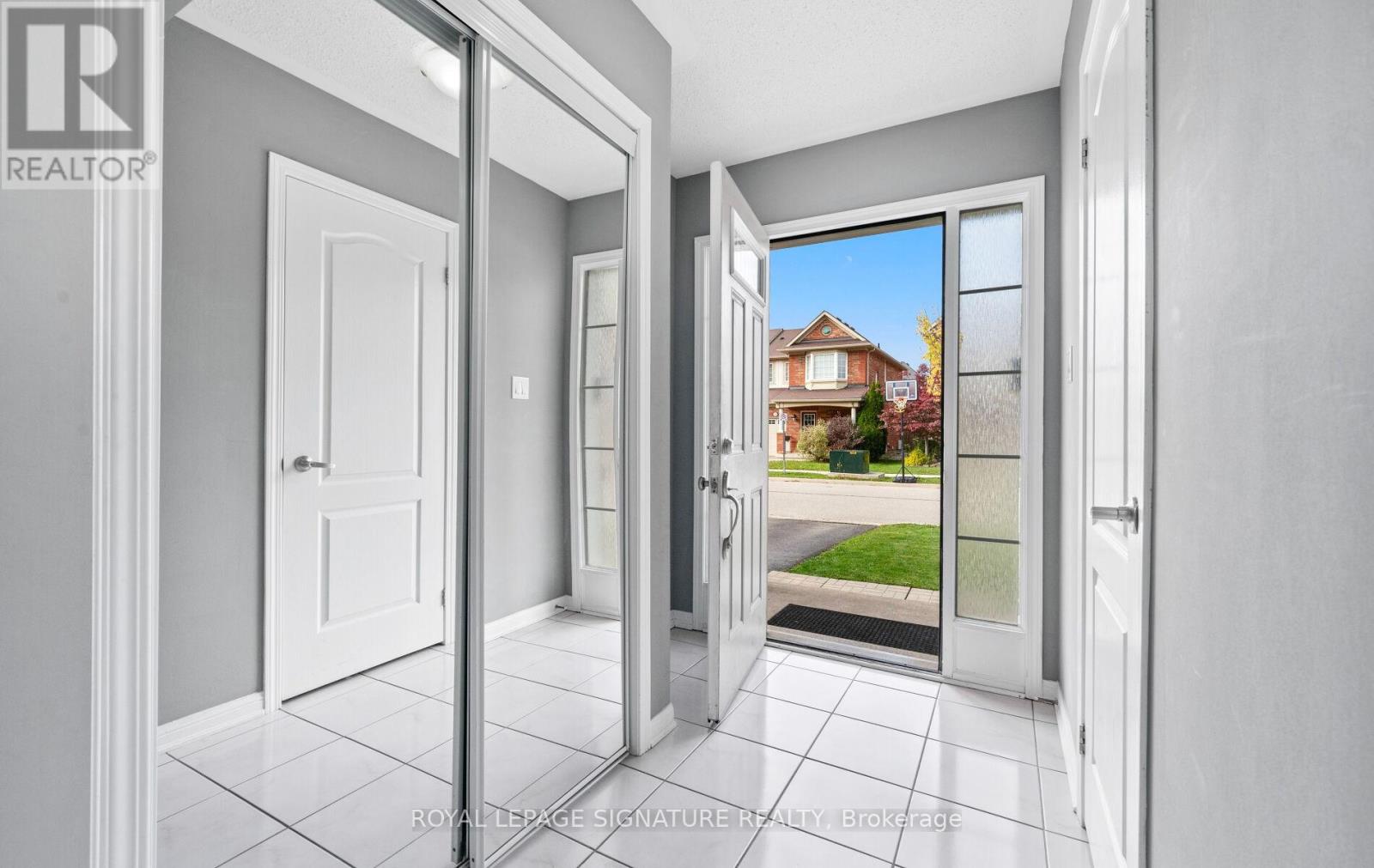 240 Mortimer Crescent, Milton, Ontario  L9T 8N7 - Photo 5 - W12512694