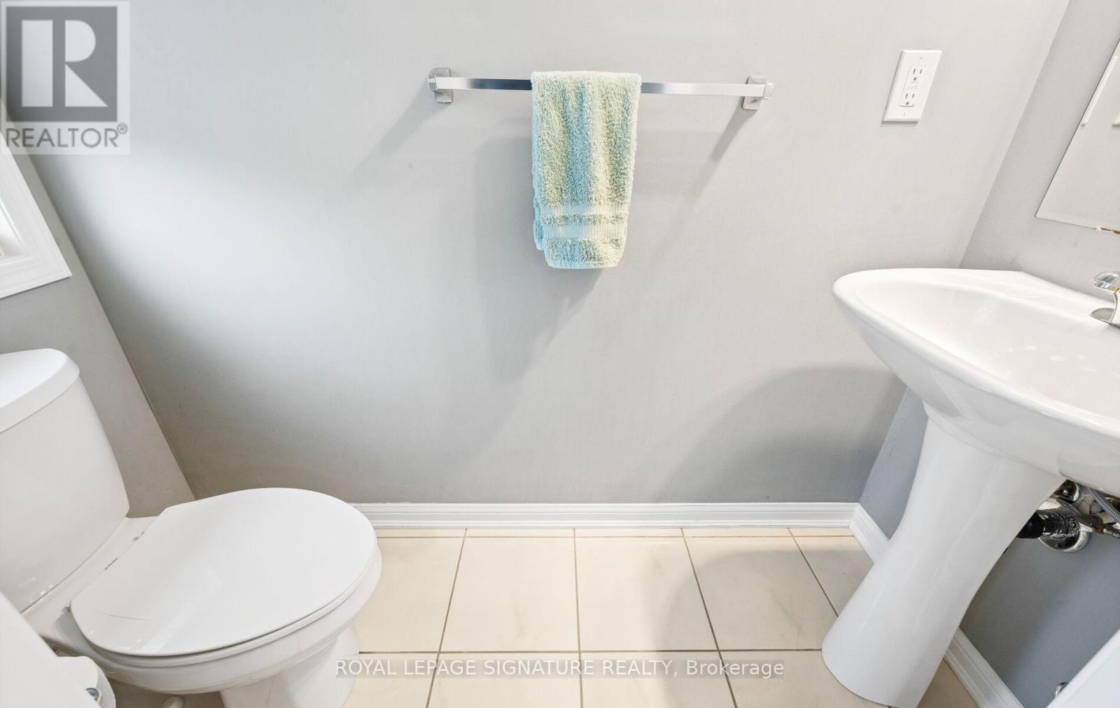 240 Mortimer Crescent, Milton, Ontario  L9T 8N7 - Photo 6 - W12512694