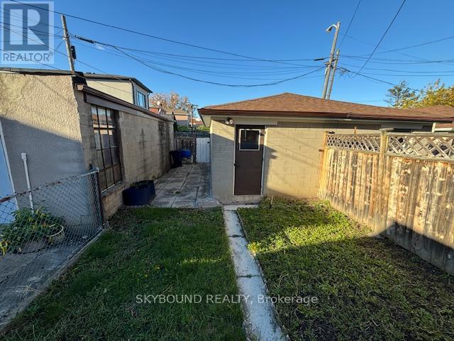 110a Morrison Avenue, Toronto, Ontario  M6E 1M2 - Photo 16 - W12512746