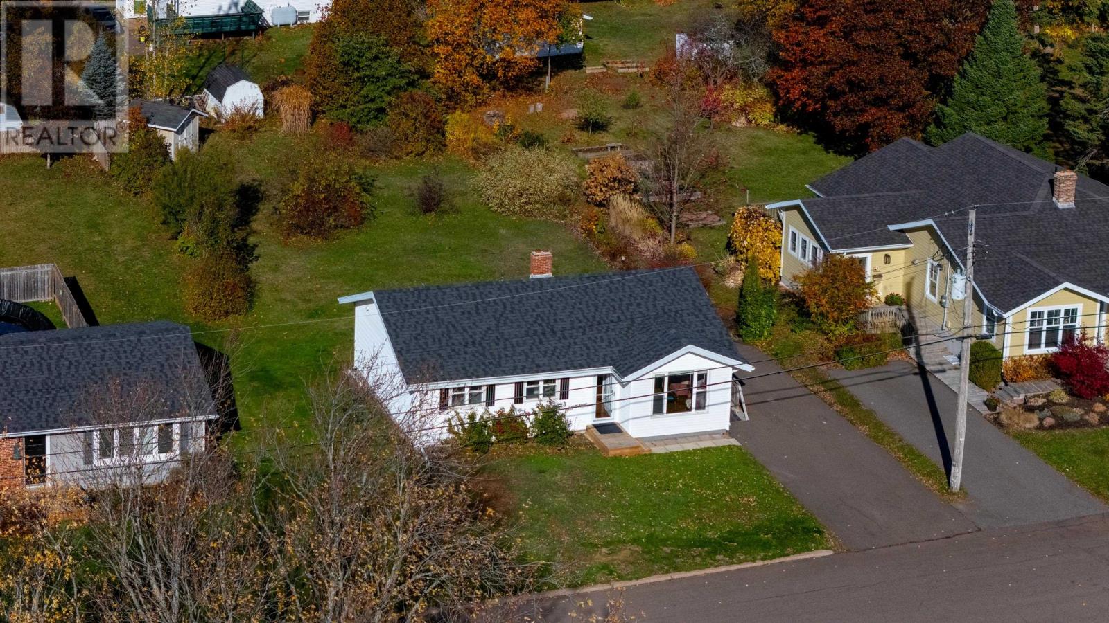 21 Westview Drive, Charlottetown, Prince Edward Island  C1A 3A4 - Photo 4 - 202527339