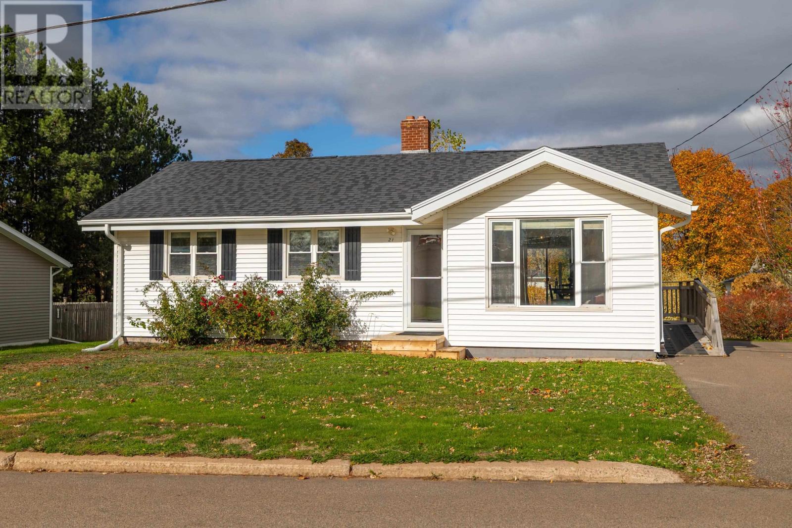 21 Westview Drive, Charlottetown, Prince Edward Island  C1A 3A4 - Photo 5 - 202527339