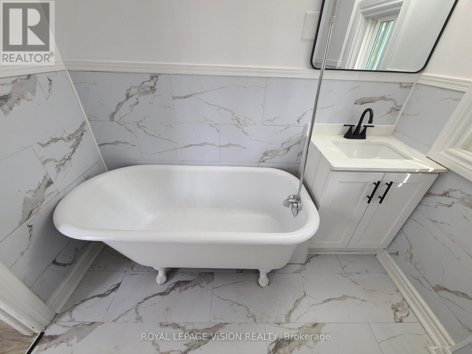 56 Munroe Street, Hamilton, Ontario  L8L 3V7 - Photo 23 - X12512674